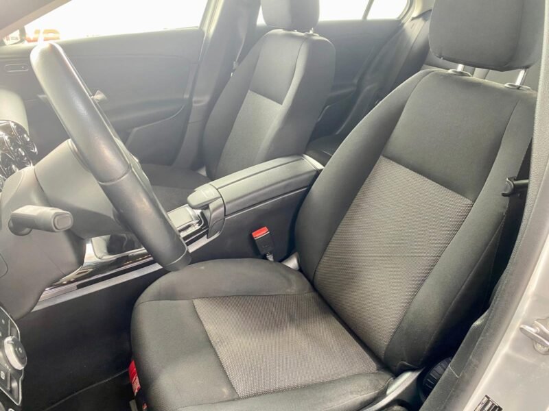 MERCEDES-BENZ Clase A A180d SEDAN